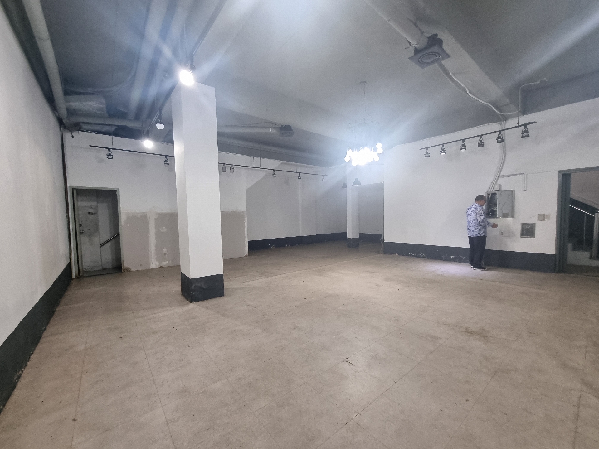 부산광역시 남구 대연동 상가 - 1