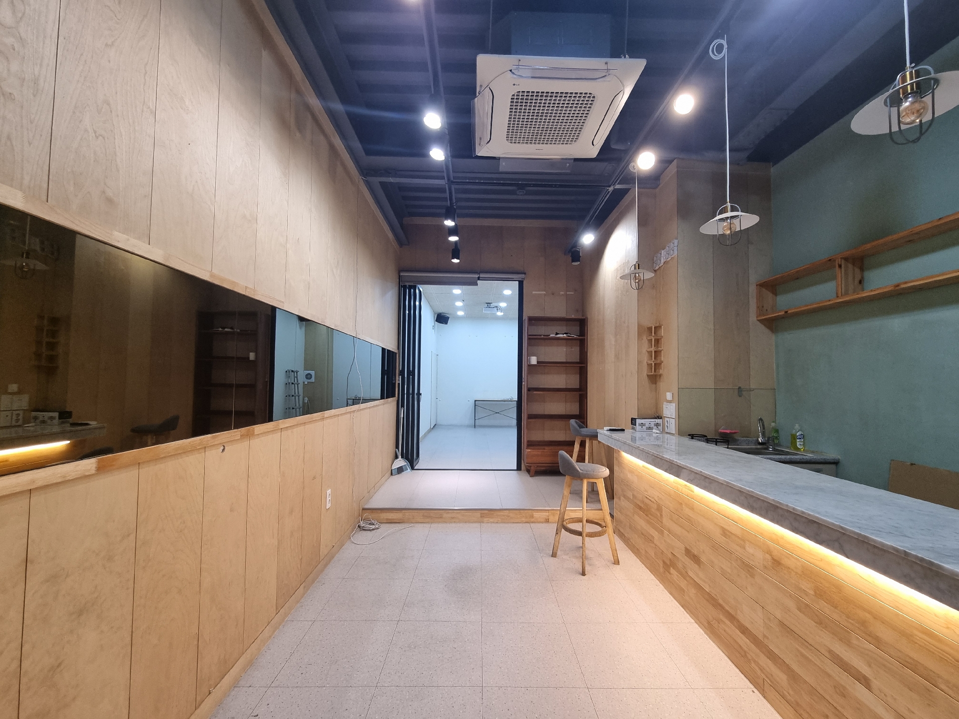 부산광역시 부산진구 전포동 상가 - 1