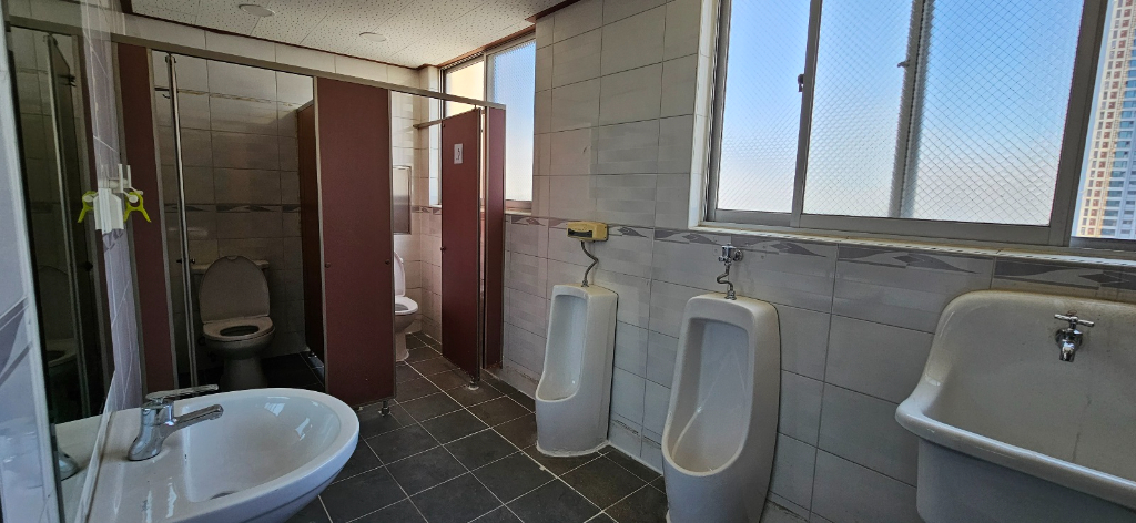 부산광역시 연제구 연산동 사무실 - 1