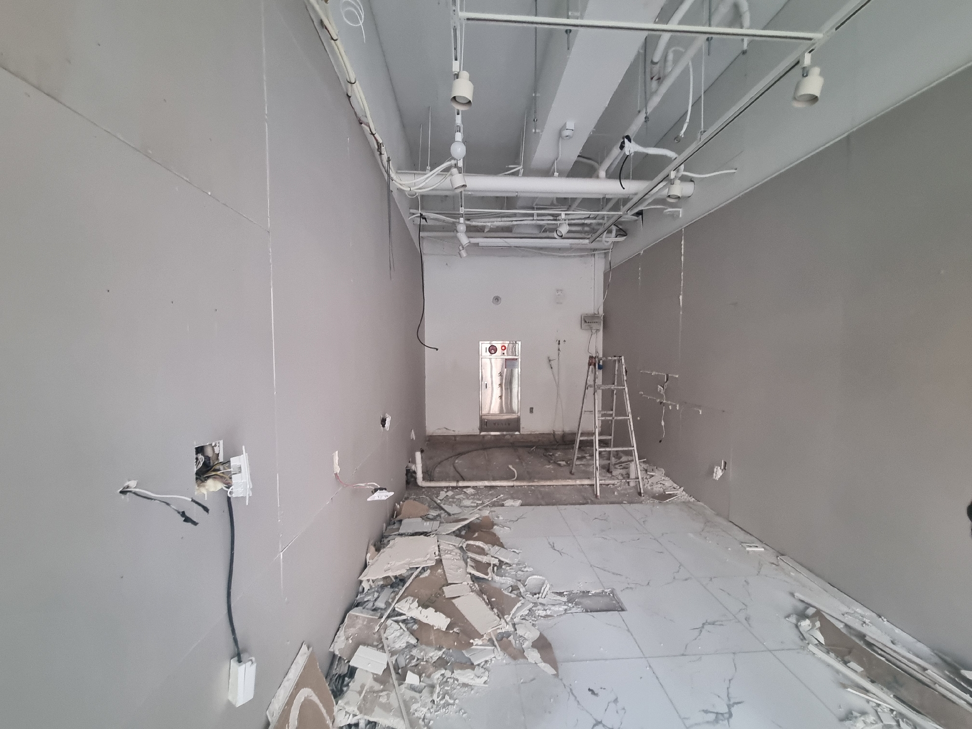 부산광역시 부산진구 전포동 상가 - 1