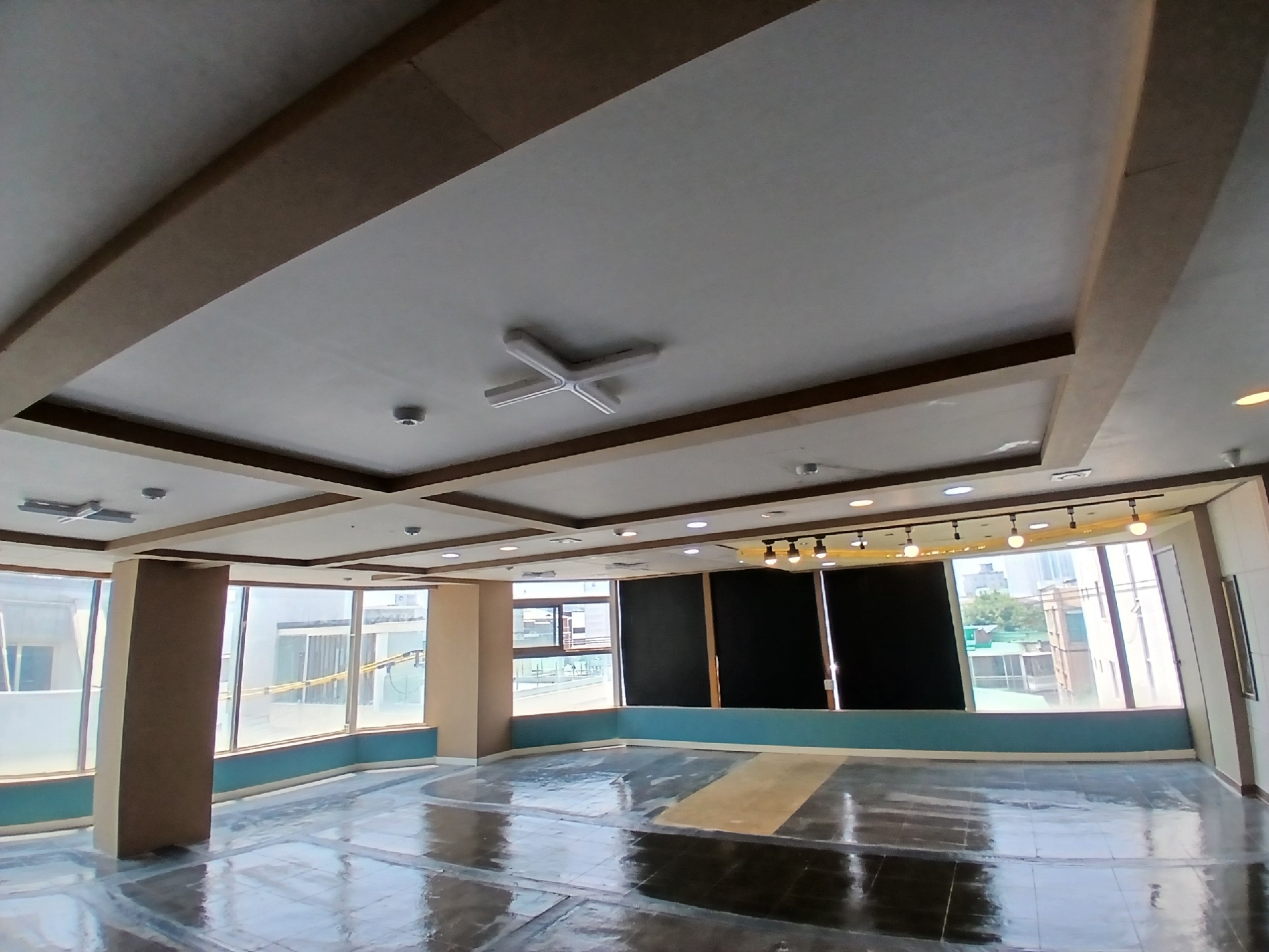 부산광역시 남구 대연동 사무실 썸네일 2