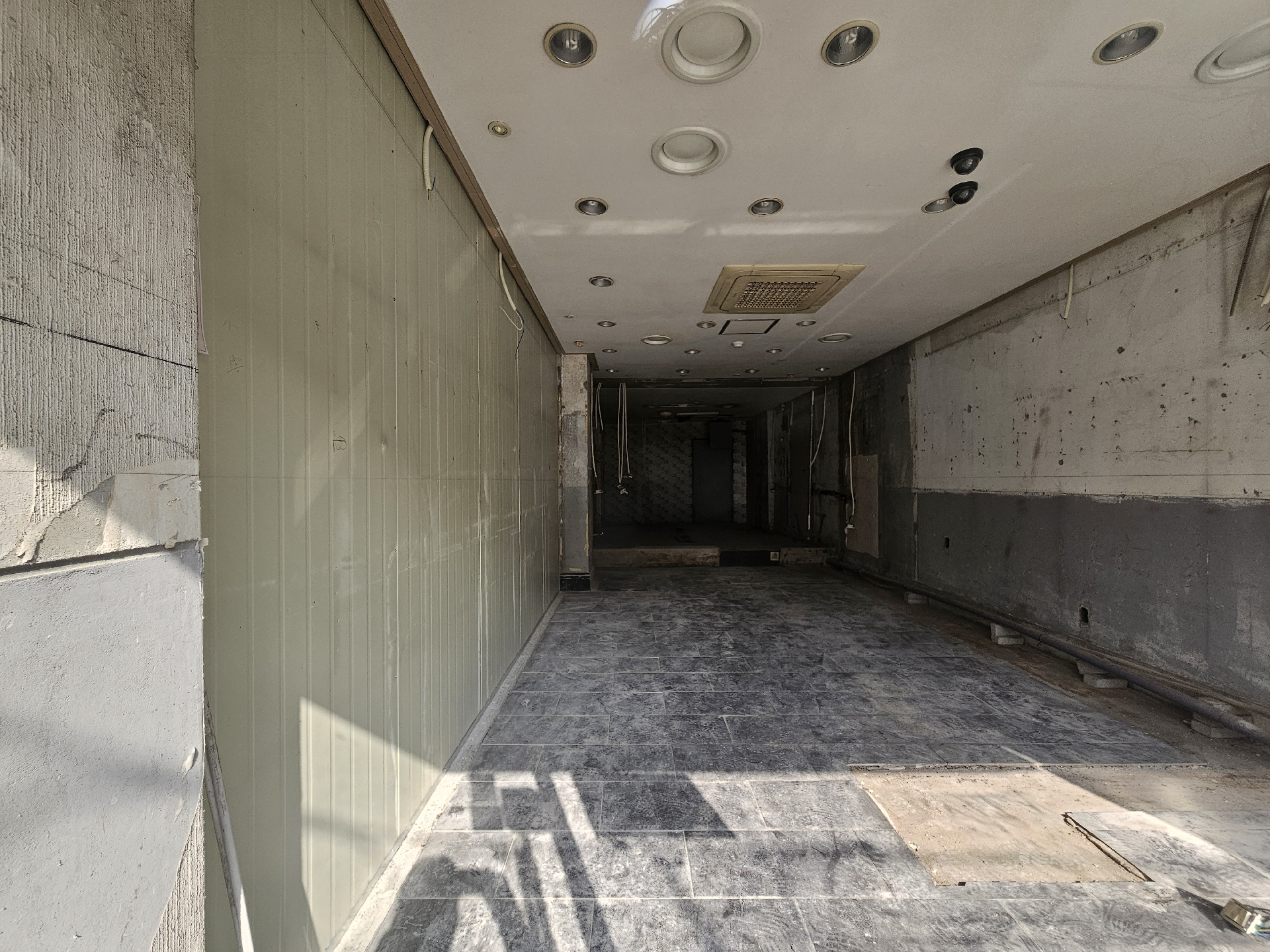 부산광역시 동구 범일동 상가 - 1