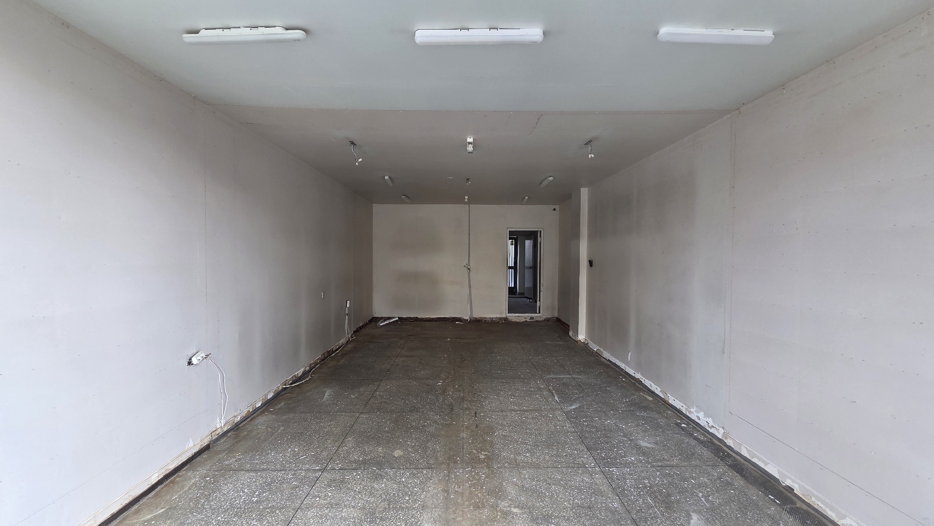 부산광역시 동래구 온천동 상가 - 1