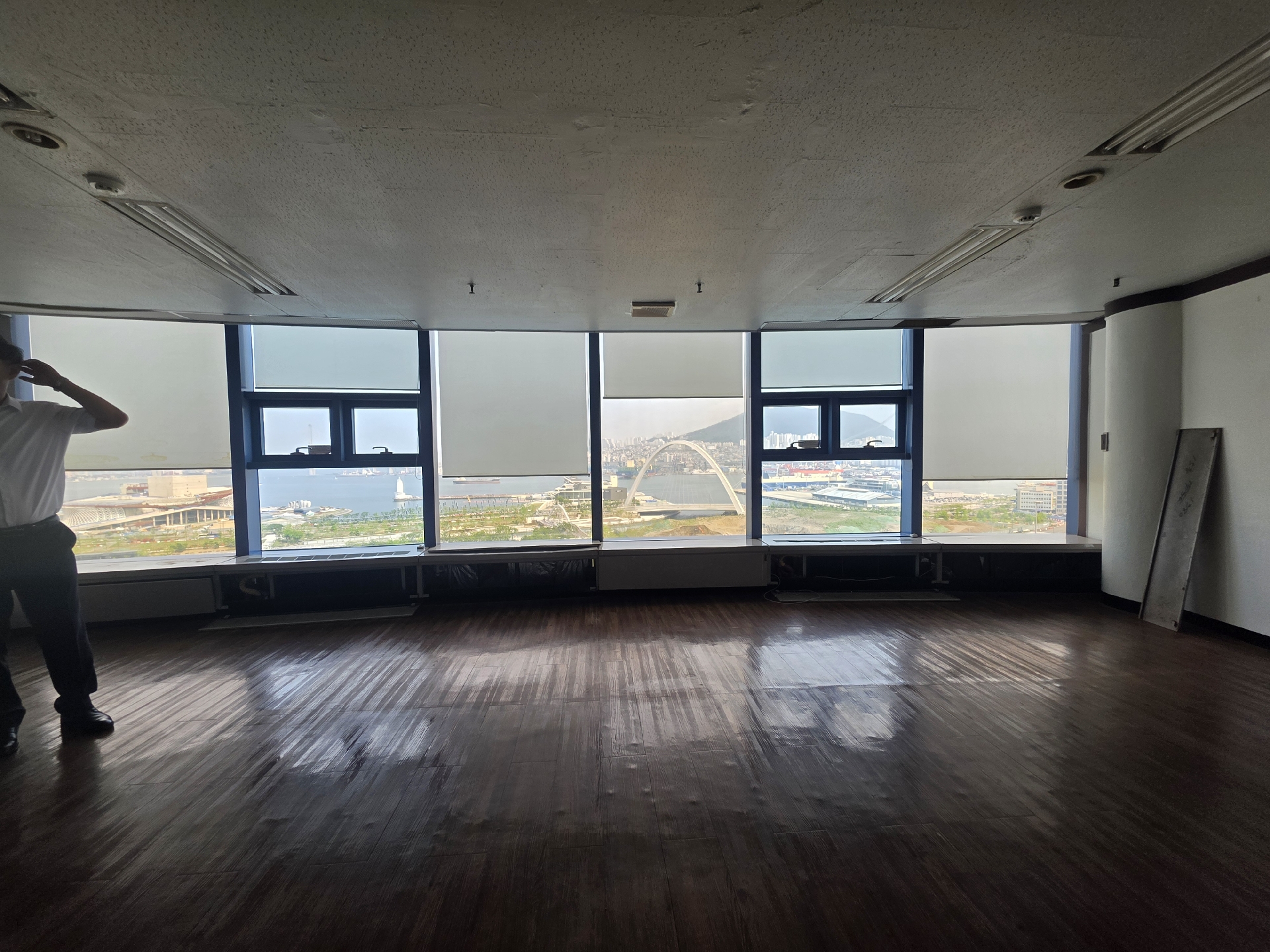 부산광역시 중구 중앙동4가 사무실 - 1