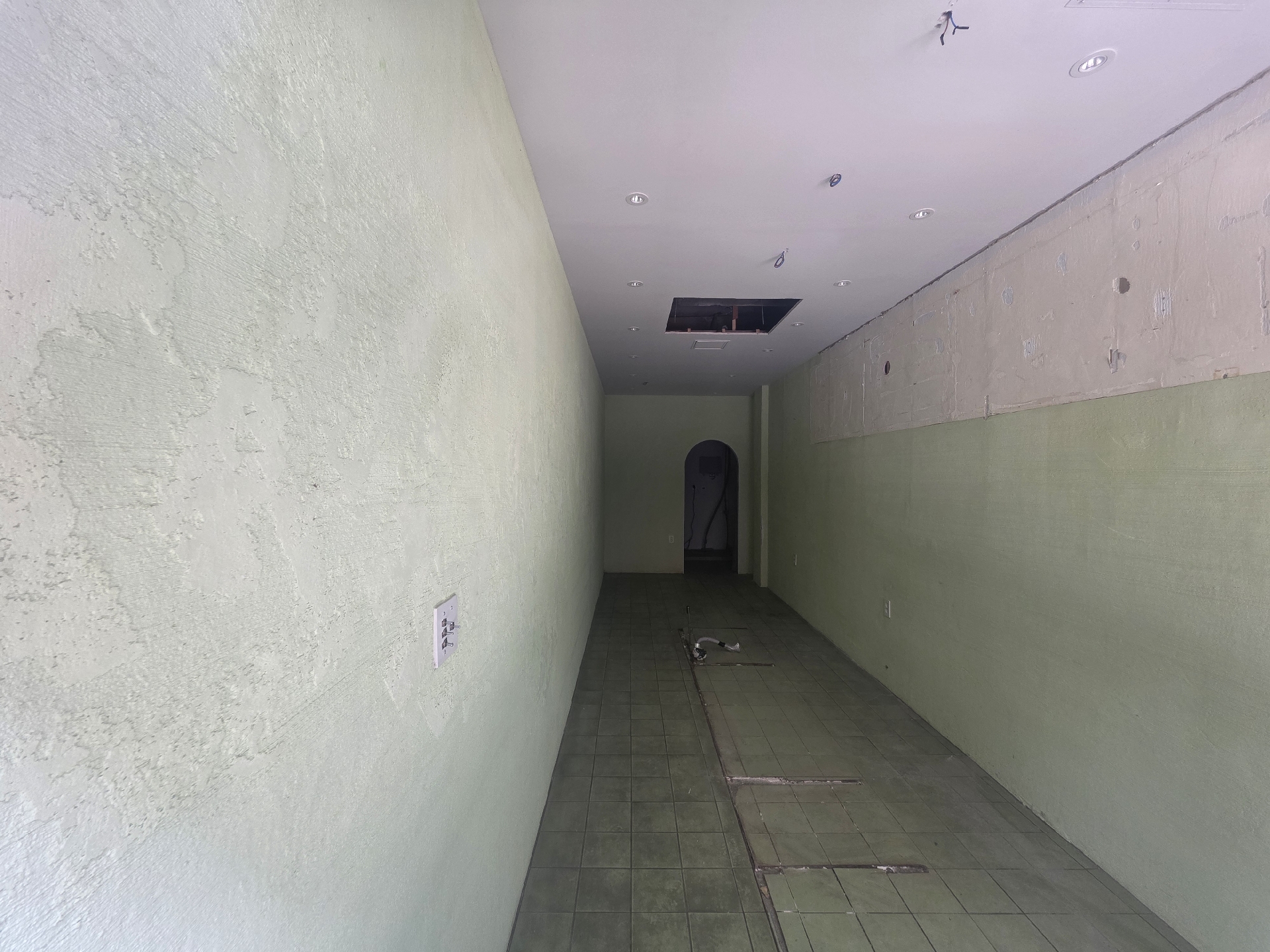 부산광역시 수영구 남천동 상가 - 1