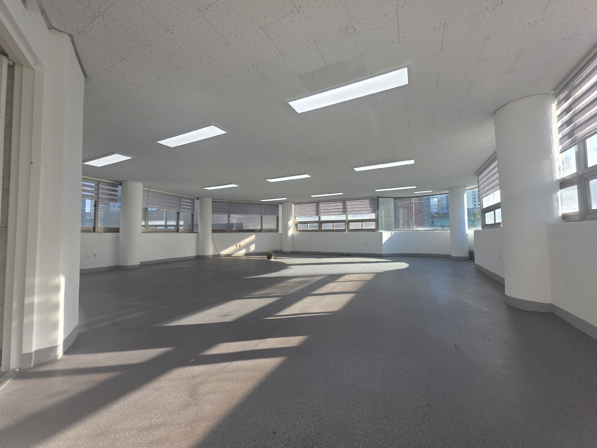 부산광역시 동구 좌천동 사무실 썸네일 3