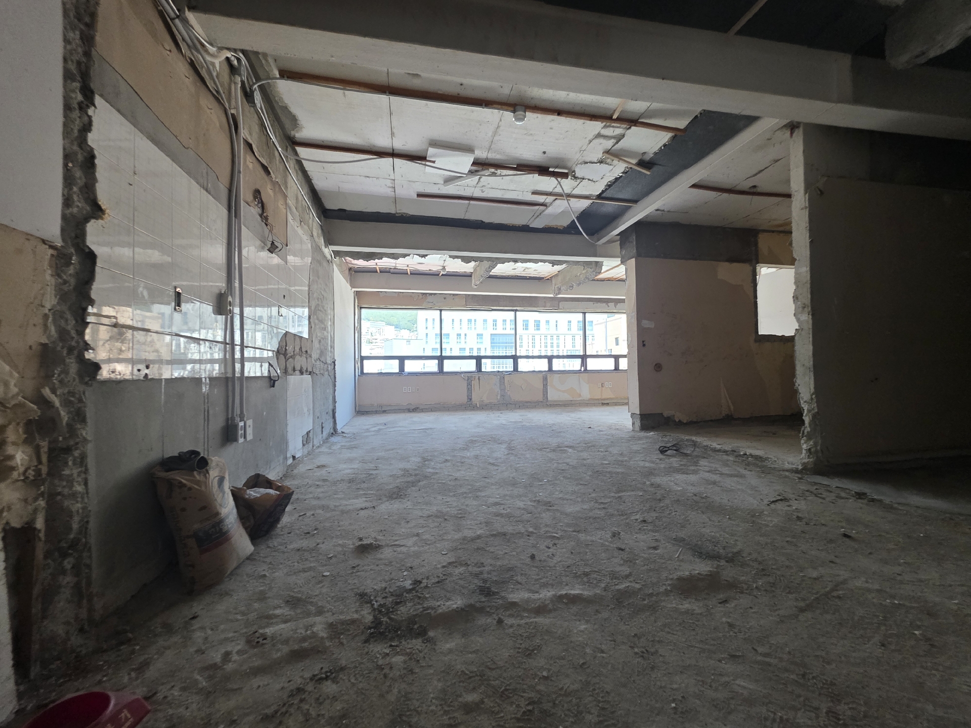 부산광역시 동구 수정동 사무실 - 1