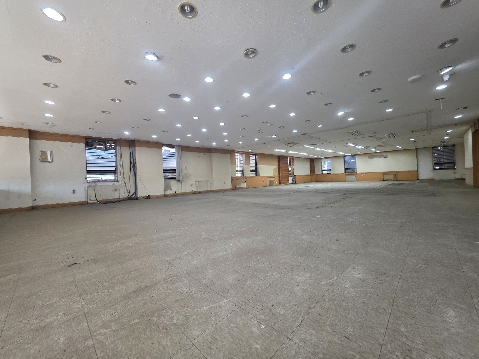 부산광역시 동구 수정동 사무실 - 1