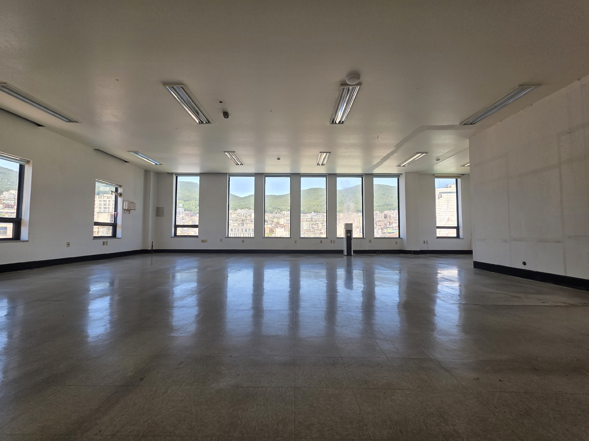 부산광역시 동구 수정동 사무실 - 1