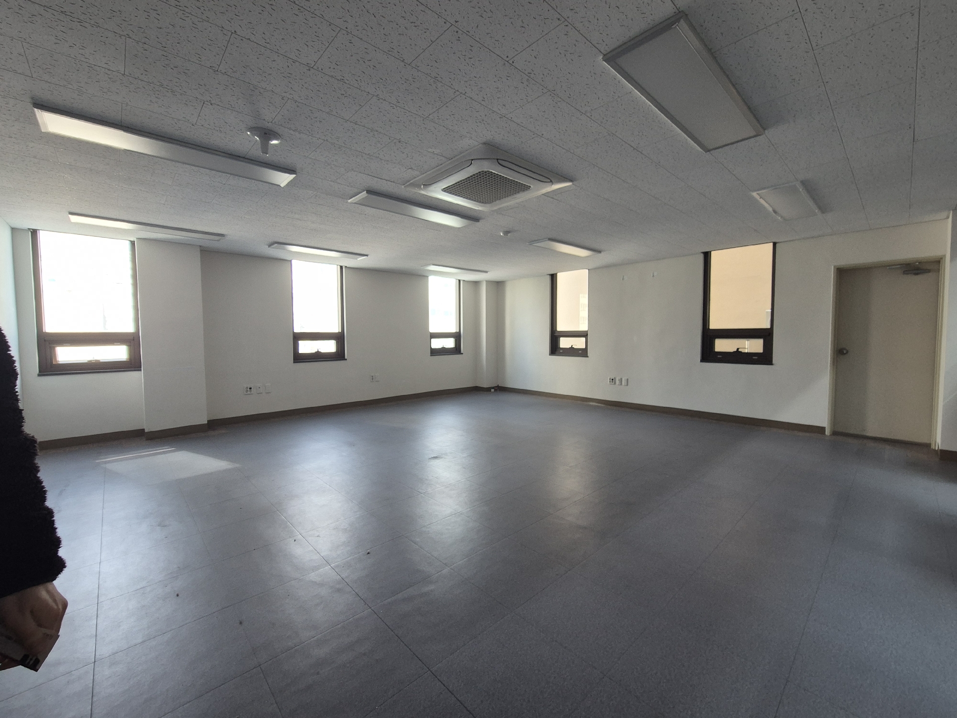 부산광역시 중구 중앙동4가 상가 - 1