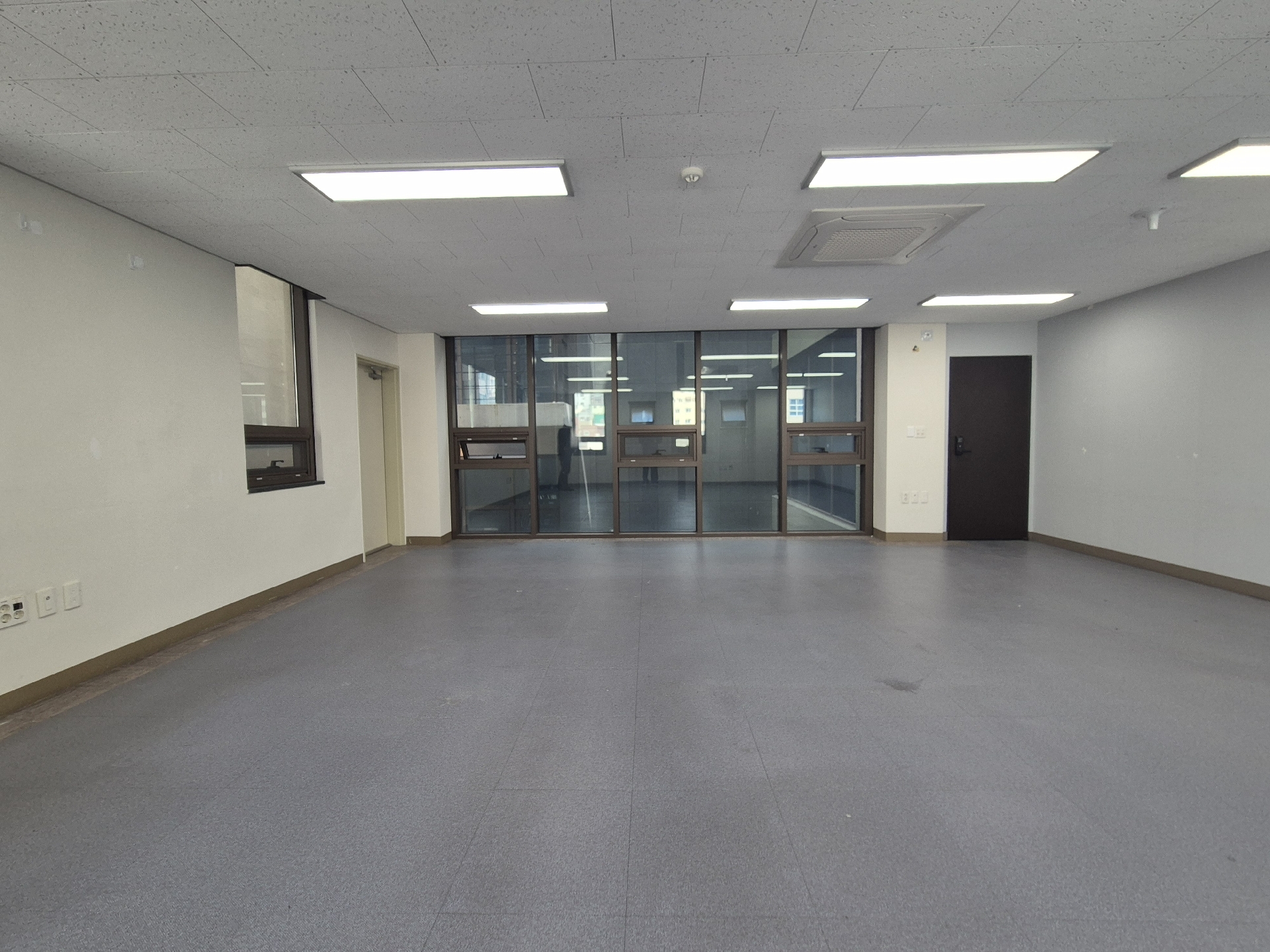 부산광역시 중구 중앙동4가 상가 썸네일 2