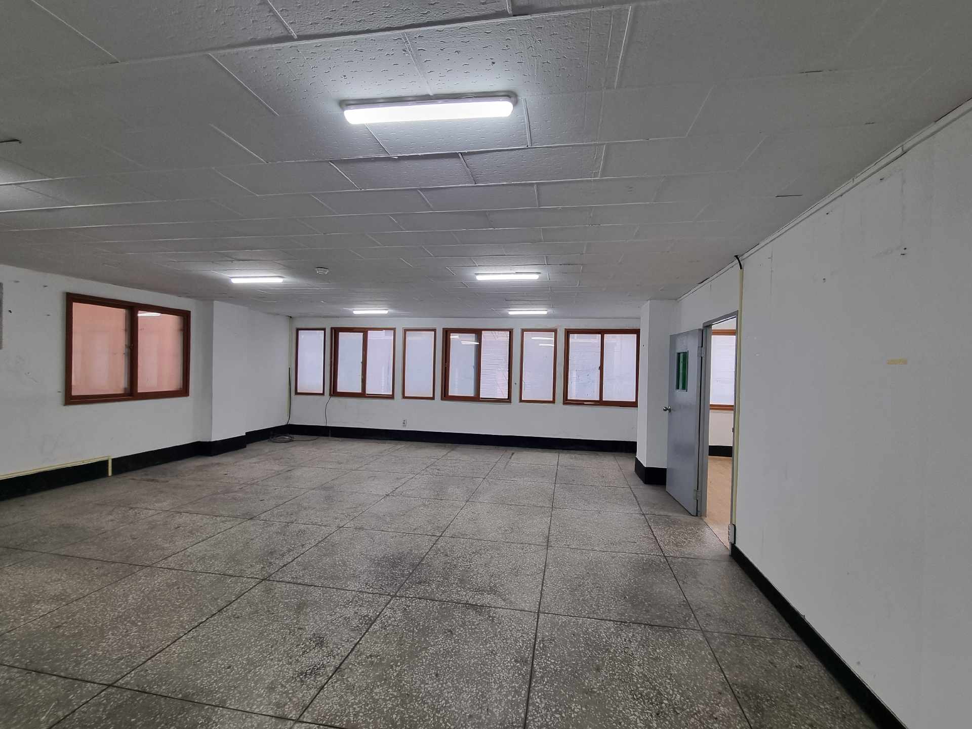 부산광역시 중구 중앙동4가 사무실 - 1