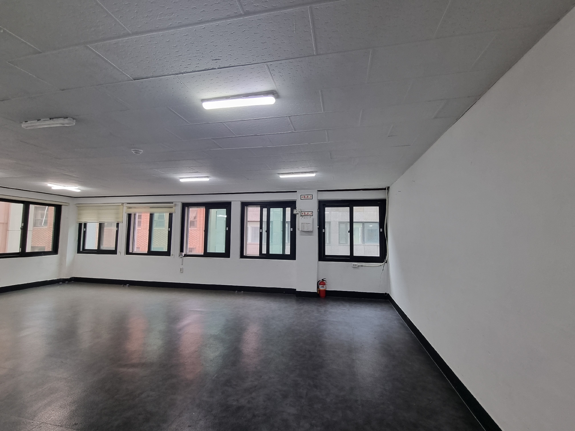 부산광역시 중구 중앙동4가 사무실 썸네일 2