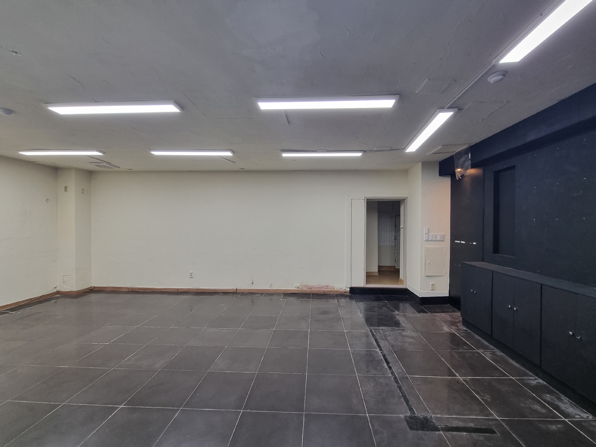 부산광역시 중구 중앙동4가 사무실 - 1