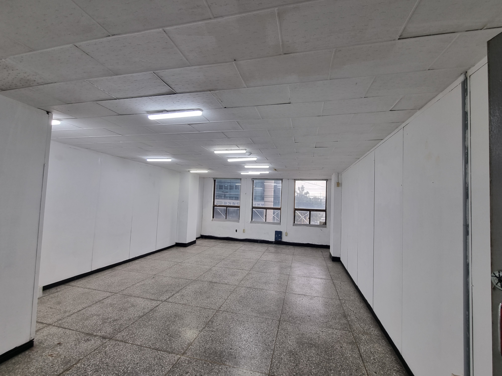 부산광역시 중구 중앙동4가 사무실 - 1