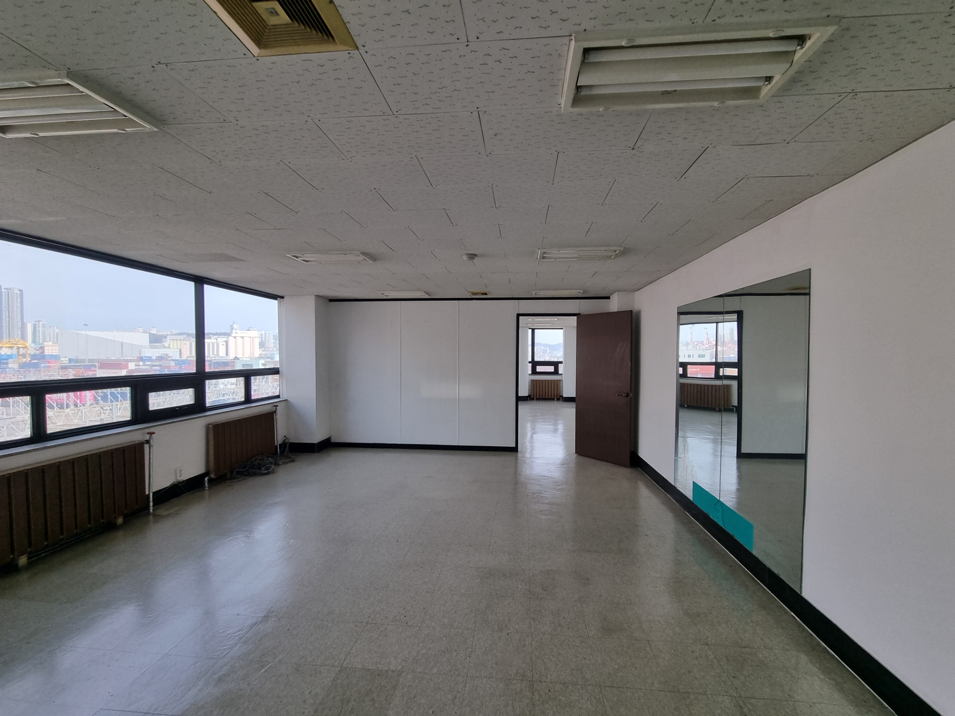 부산광역시 동구 초량동 사무실 - 1