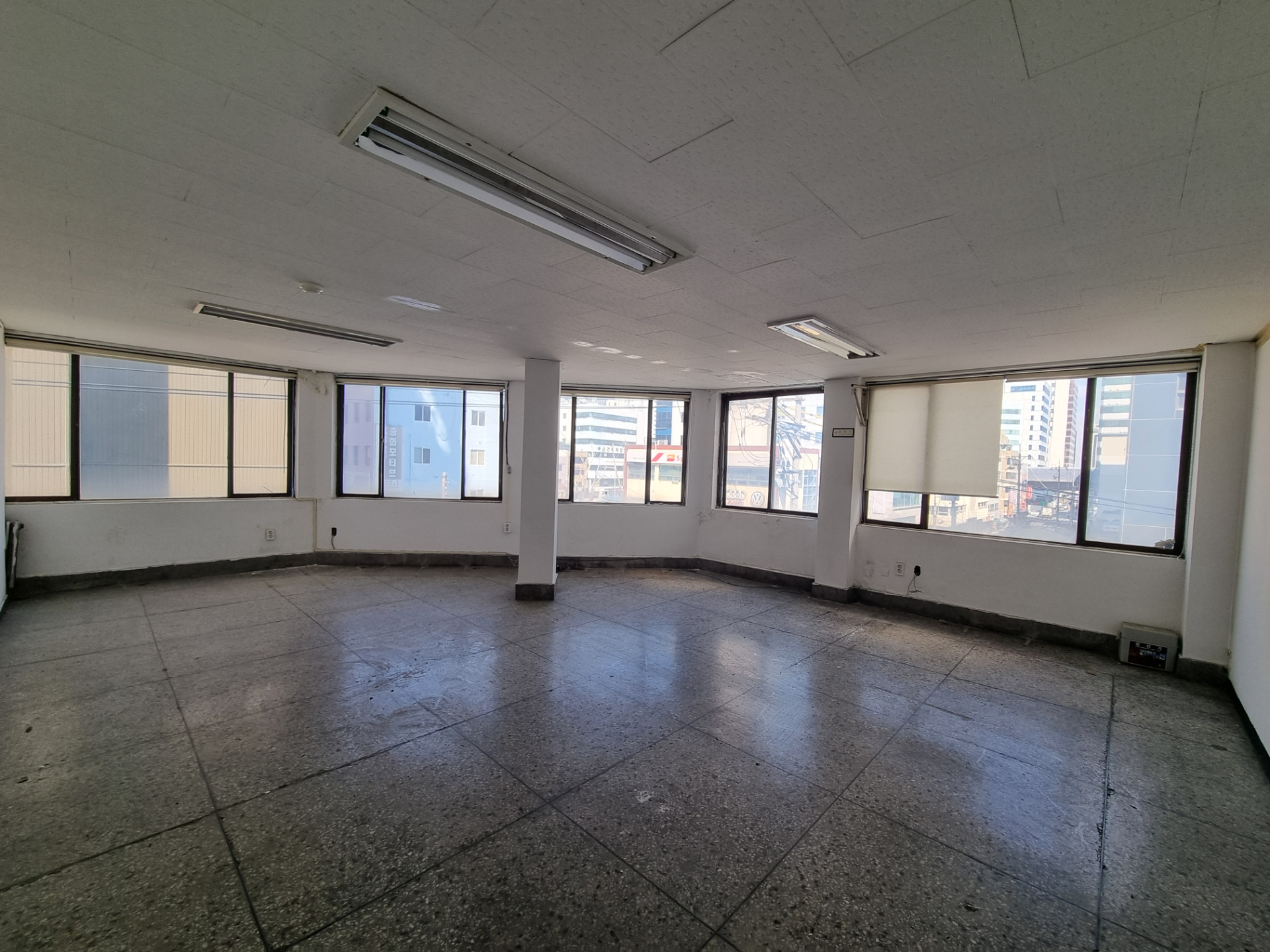 부산광역시 중구 중앙동4가 사무실 - 1