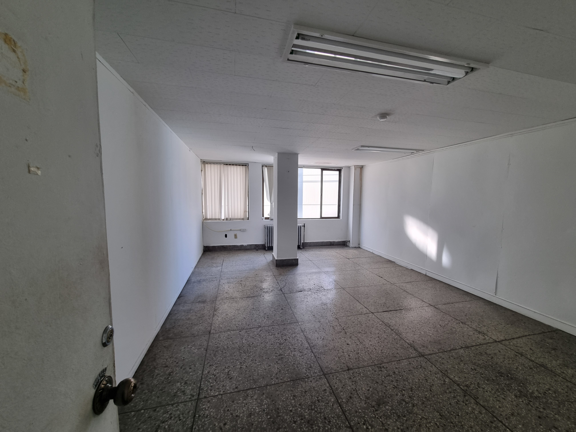 부산광역시 중구 중앙동4가 사무실 - 1