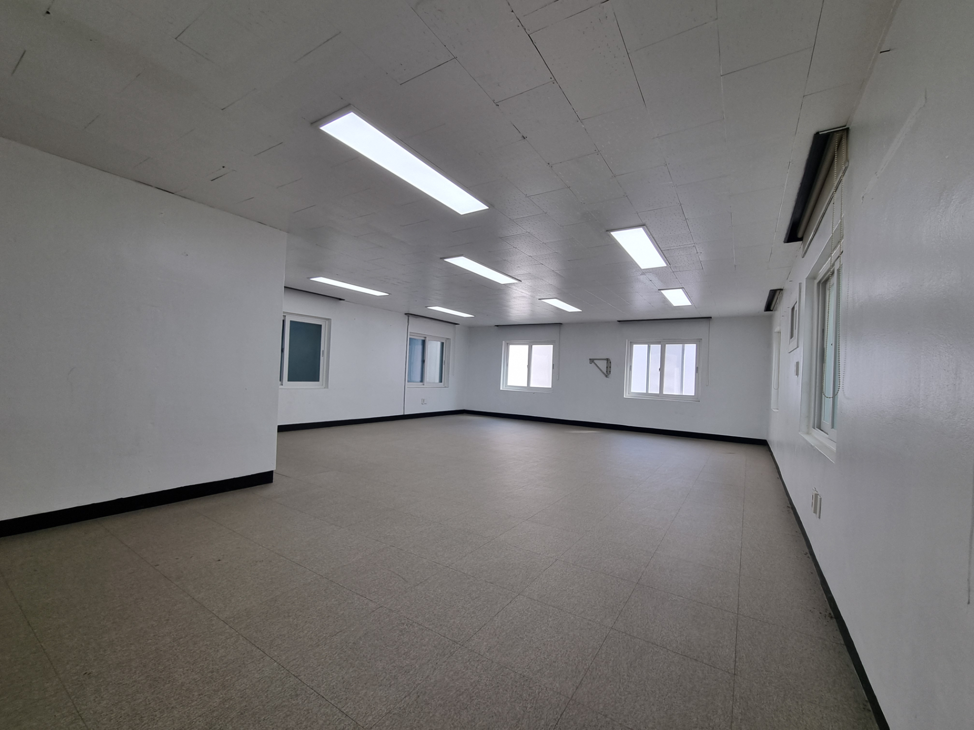 부산광역시 중구 중앙동4가 사무실 썸네일 2