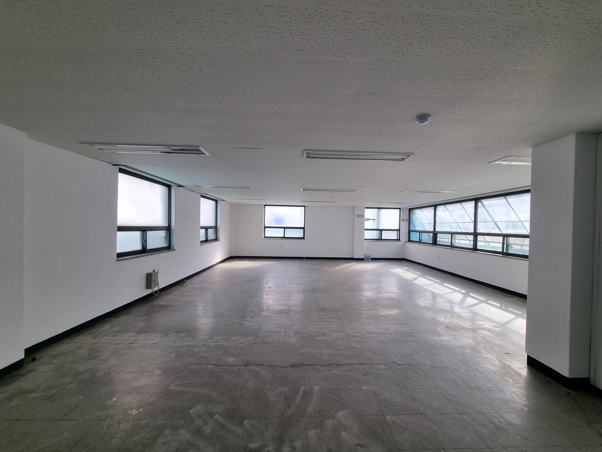 부산광역시 동구 초량동 사무실 - 1