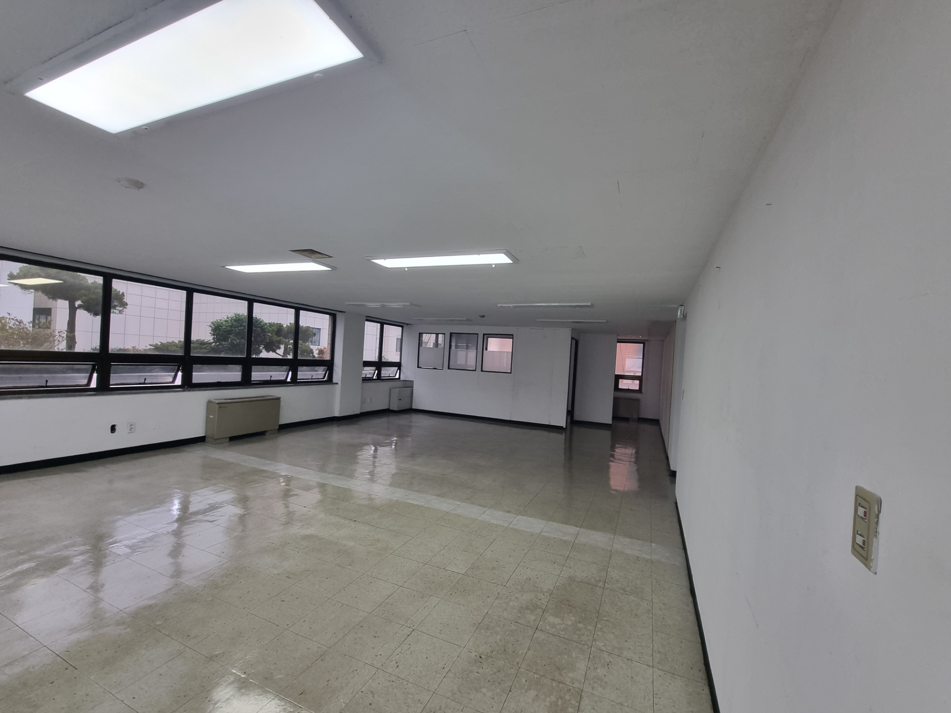 부산광역시 동구 초량동 사무실 - 1