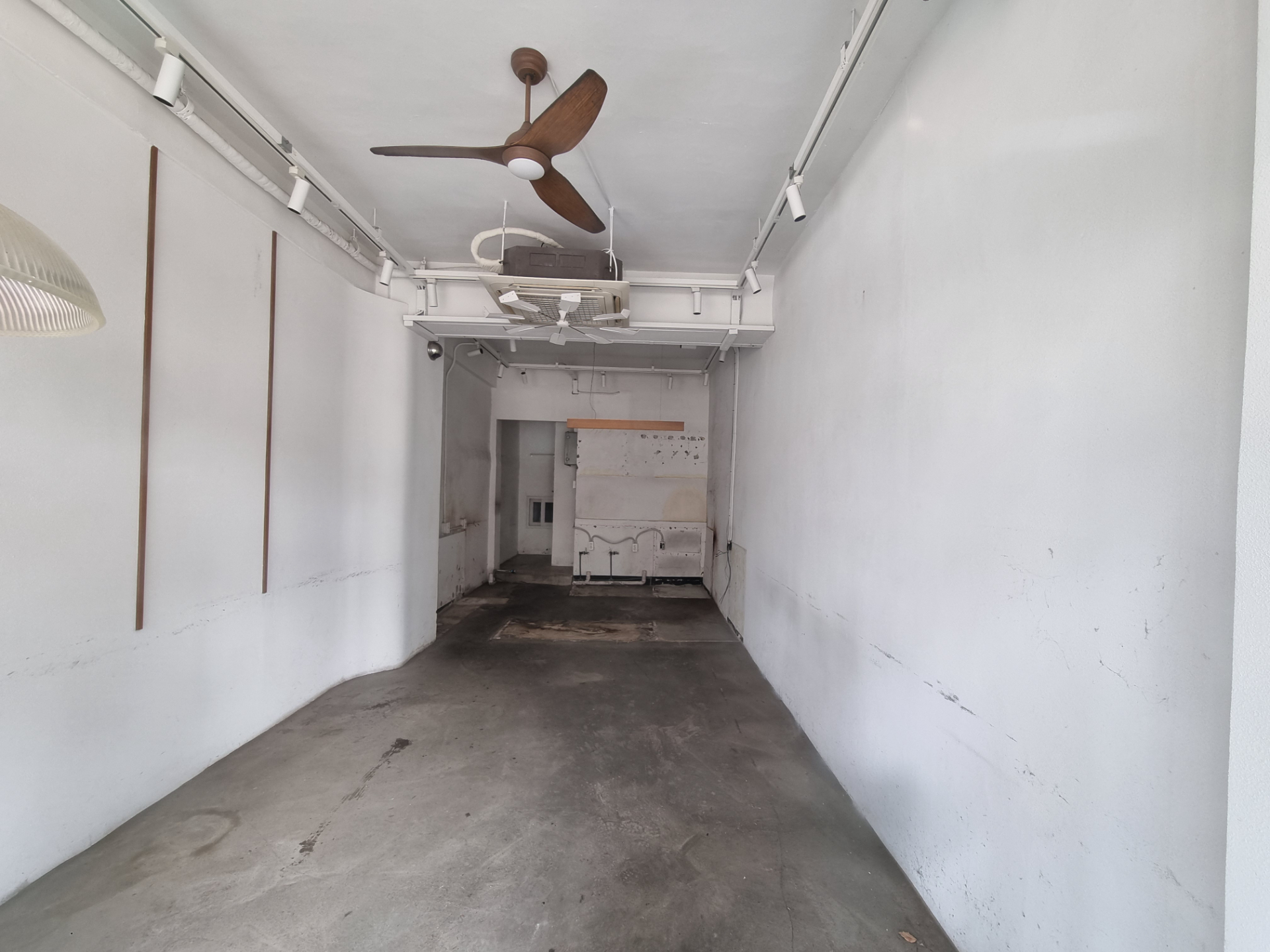 부산광역시 중구 중앙동5가 상가 - 1