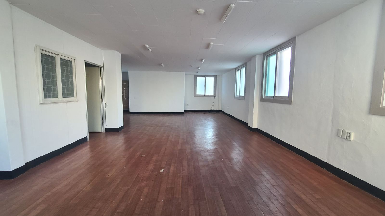 부산광역시 연제구 연산동 사무실 - 1