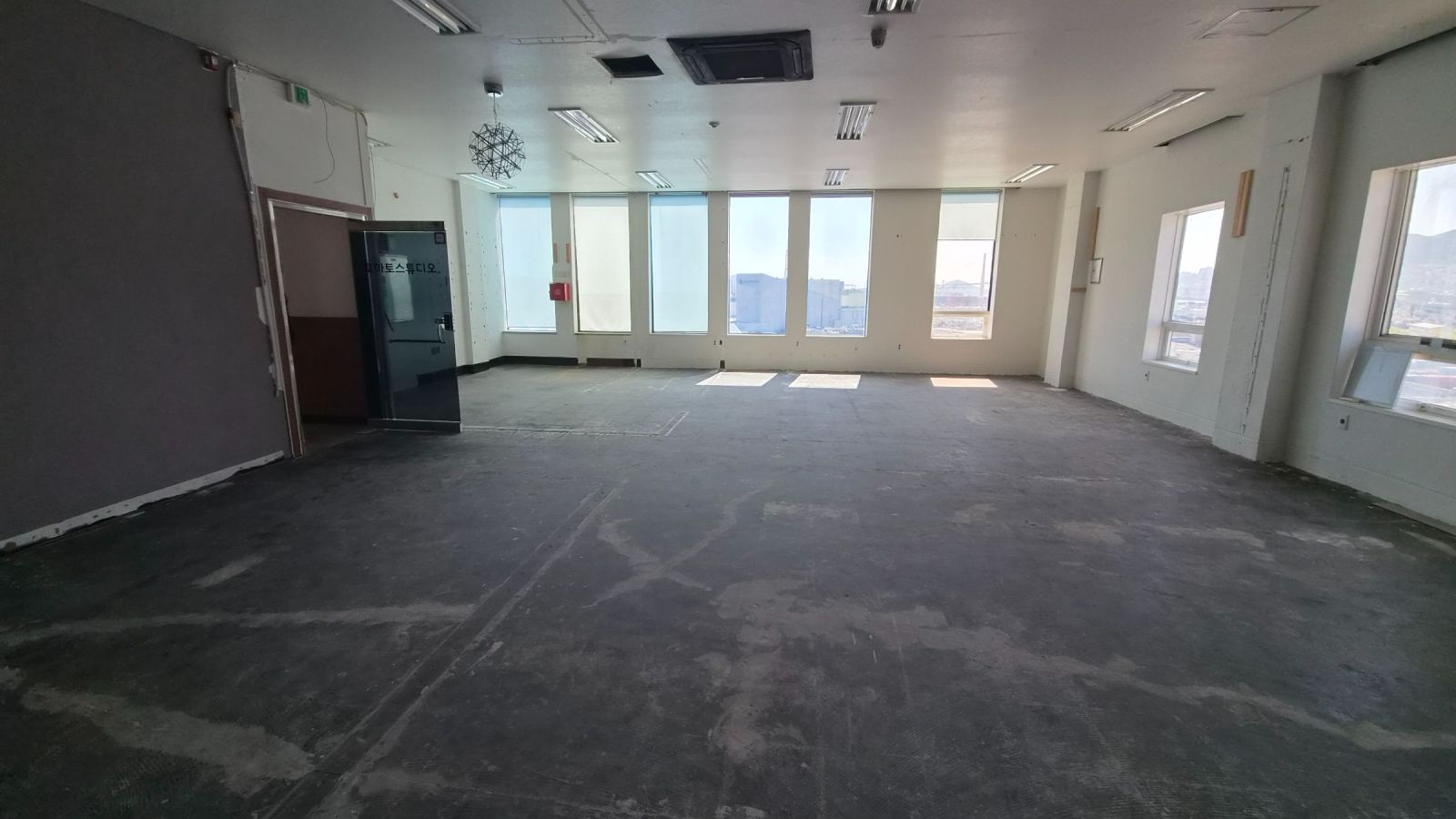 부산광역시 동구 수정동 사무실 - 1