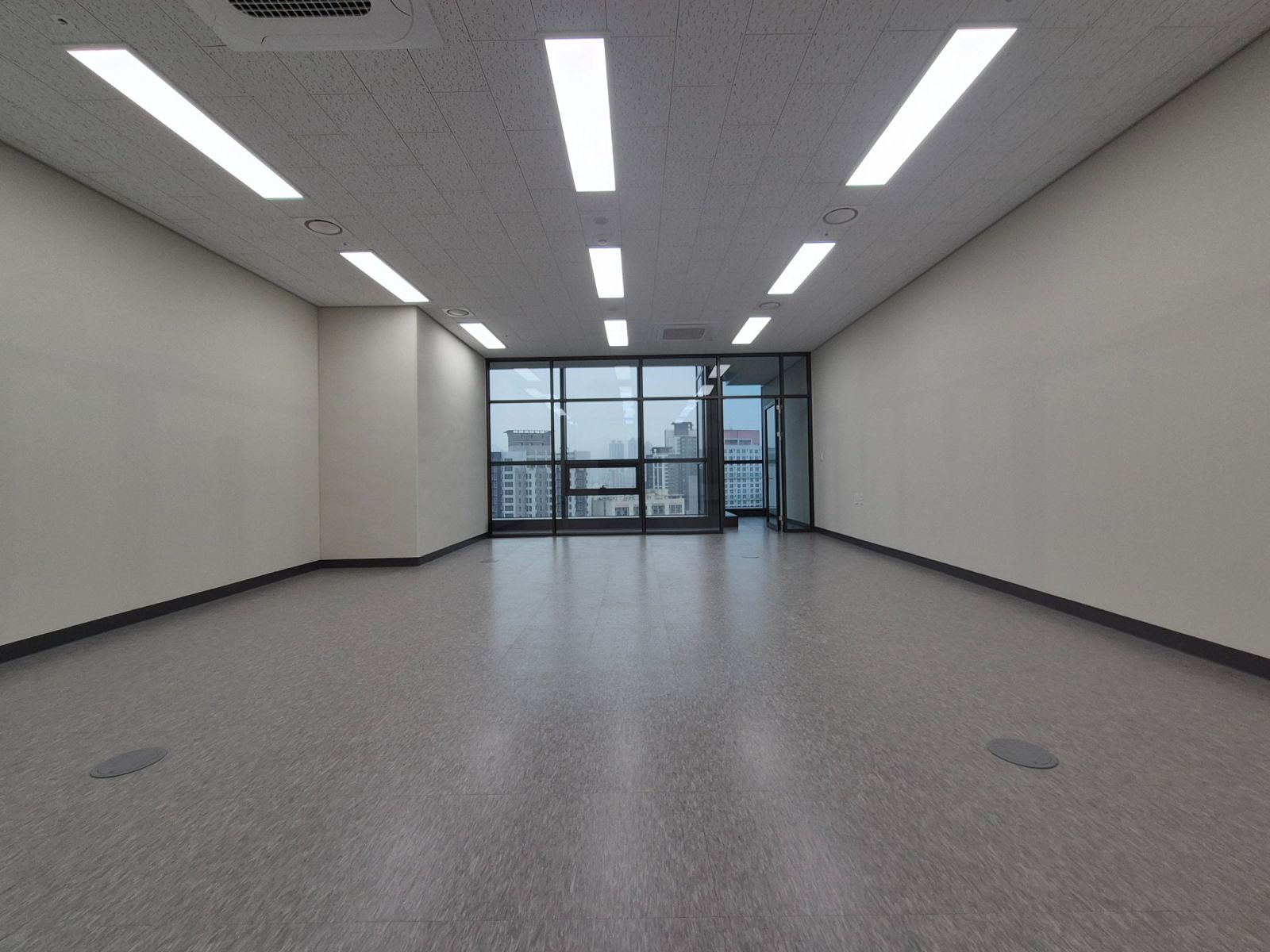 부산광역시 남구 문현동 상가 - 1