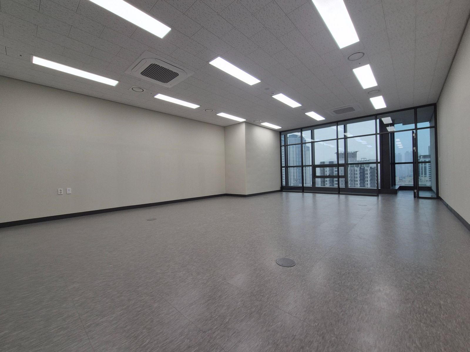 부산광역시 남구 문현동 상가 썸네일 2