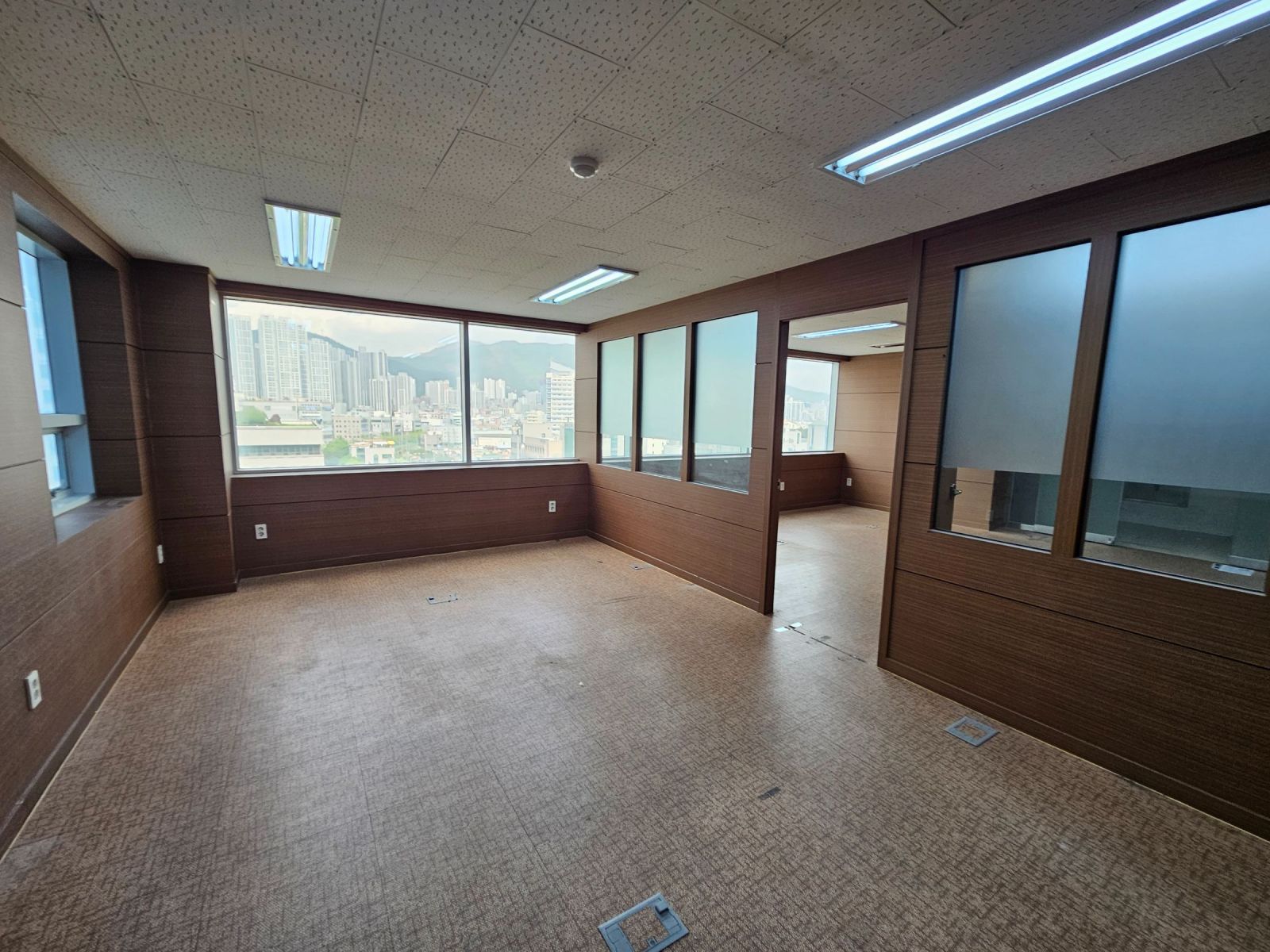 부산광역시 연제구 거제동 사무실 썸네일 2
