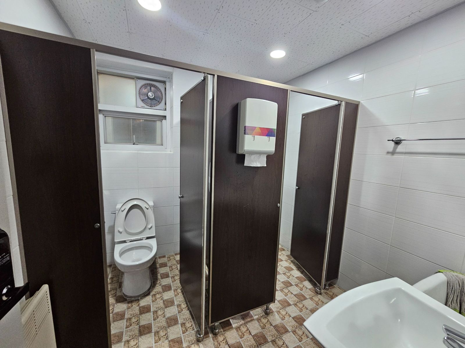 부산광역시 연제구 거제동 사무실 썸네일 6