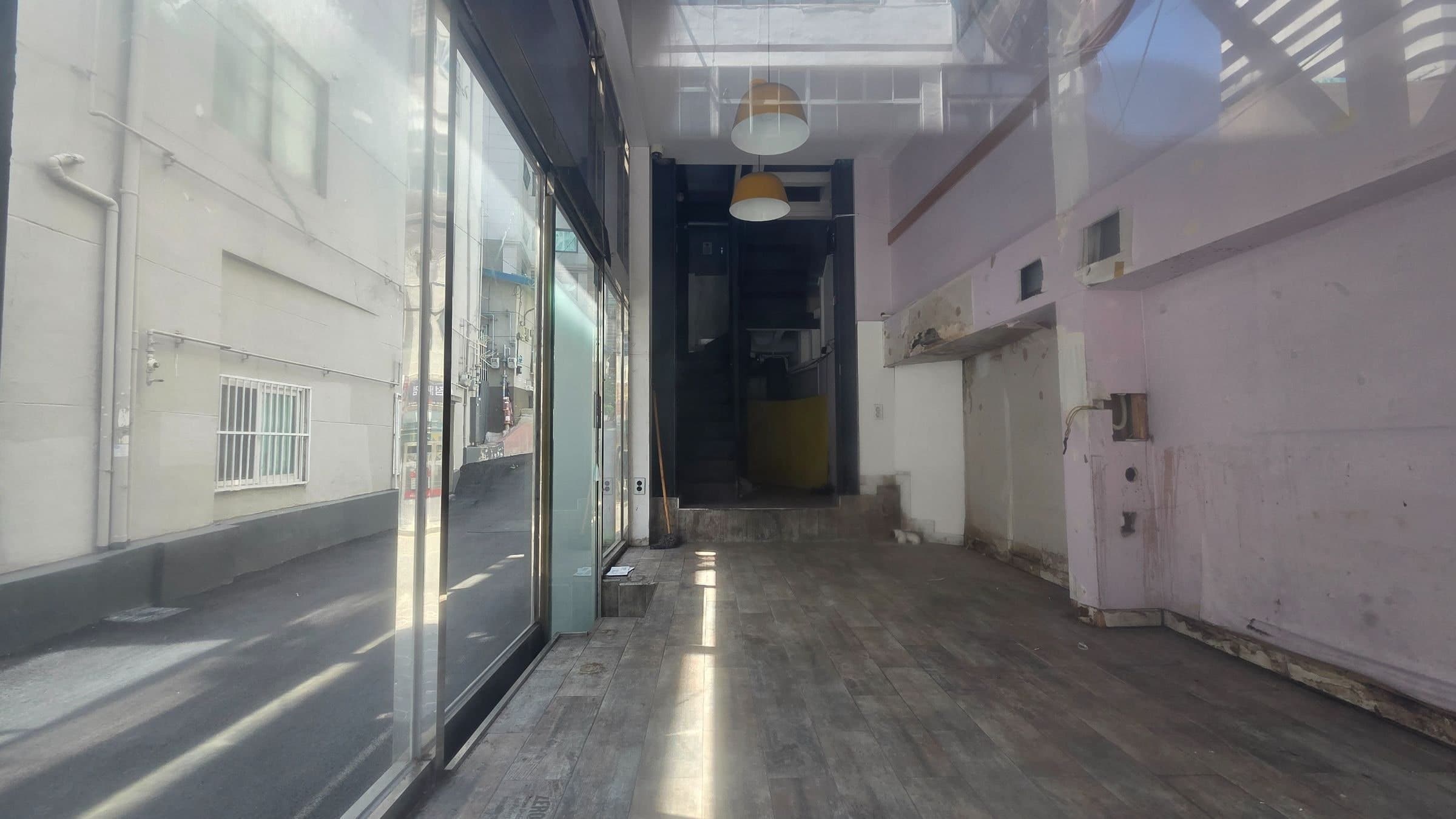 부산광역시 동구 수정동 상가 - 1