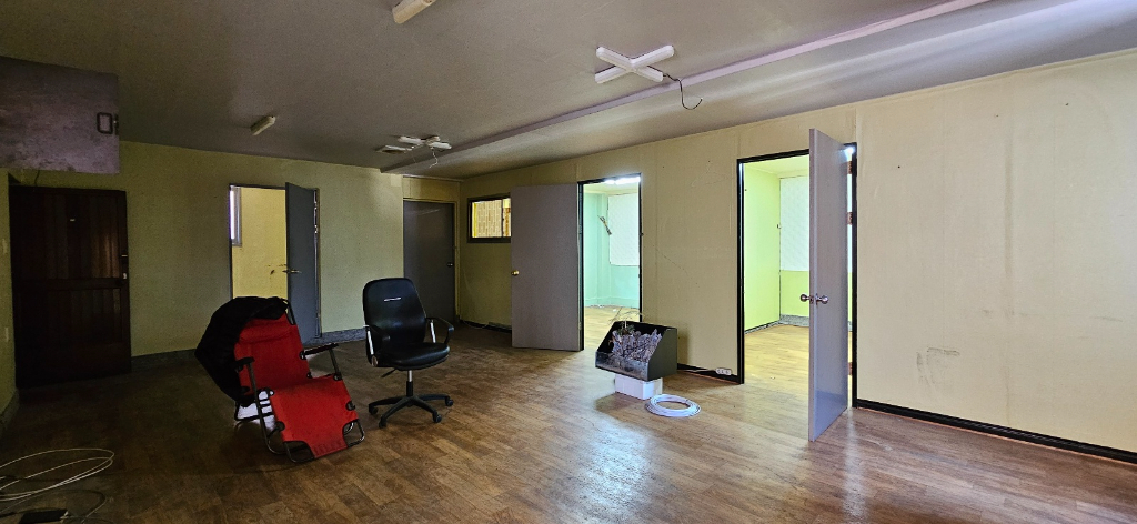 부산광역시 연제구 거제동 사무실 - 1