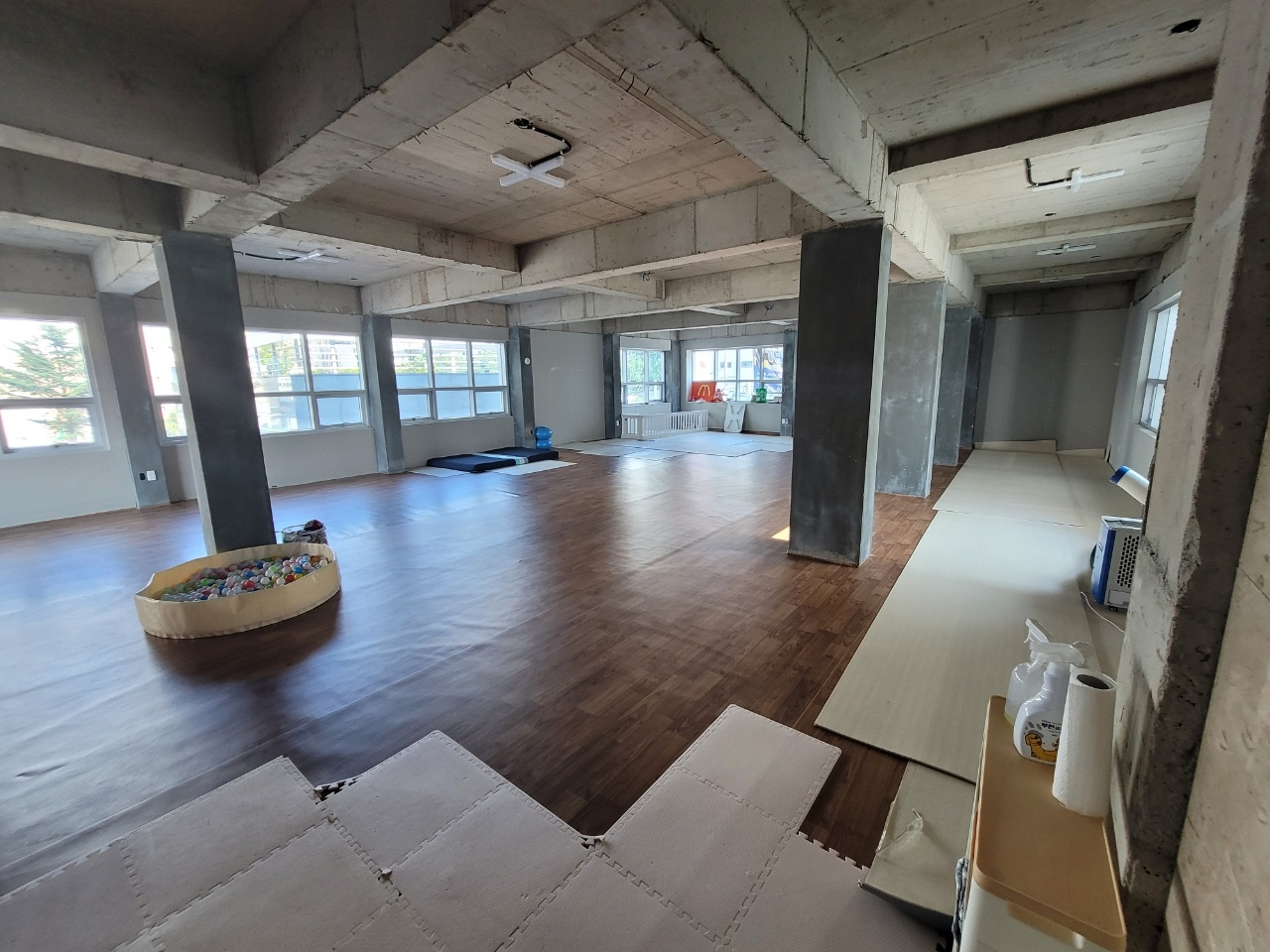 부산광역시 연제구 연산동 사무실 - 1