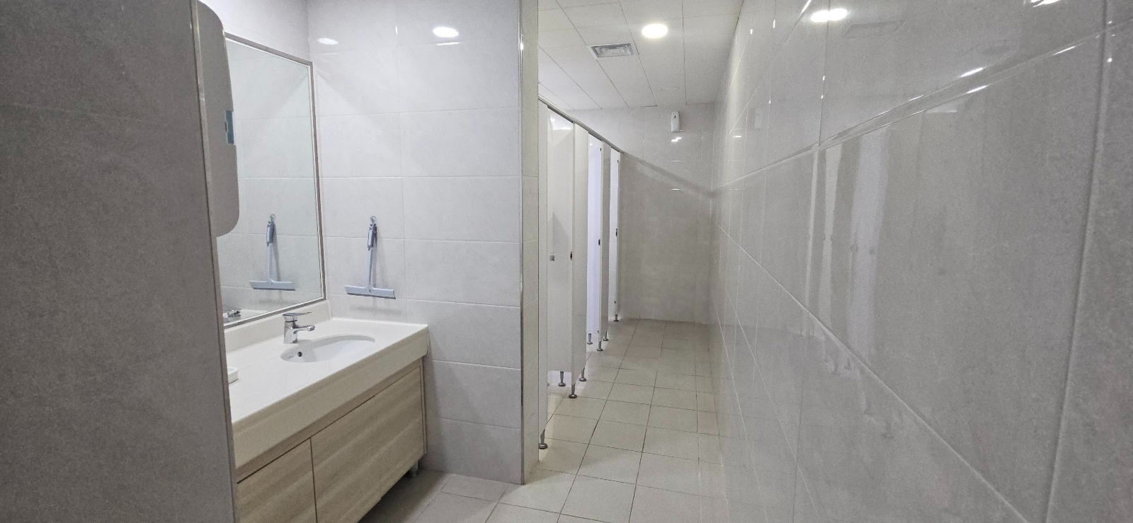 부산광역시 연제구 거제동 사무실 - 1