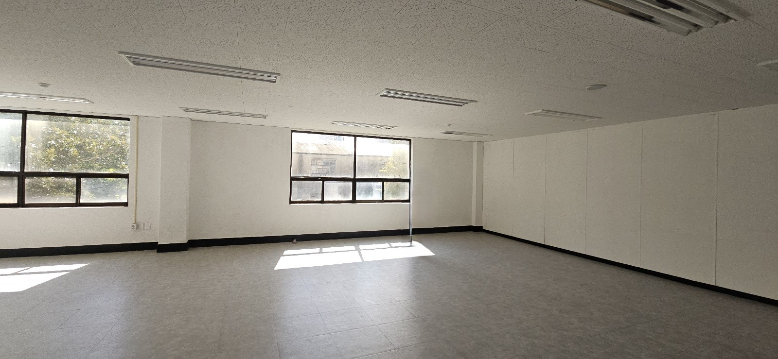 부산광역시 동래구 수안동 사무실 - 1