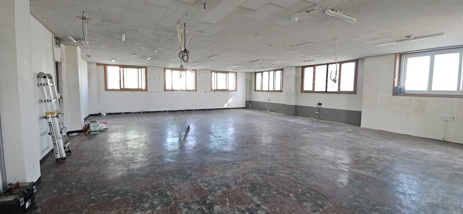 부산광역시 동래구 사직동 사무실 - 1