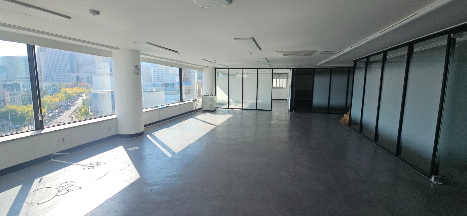 부산광역시 동래구 사직동 사무실 - 1