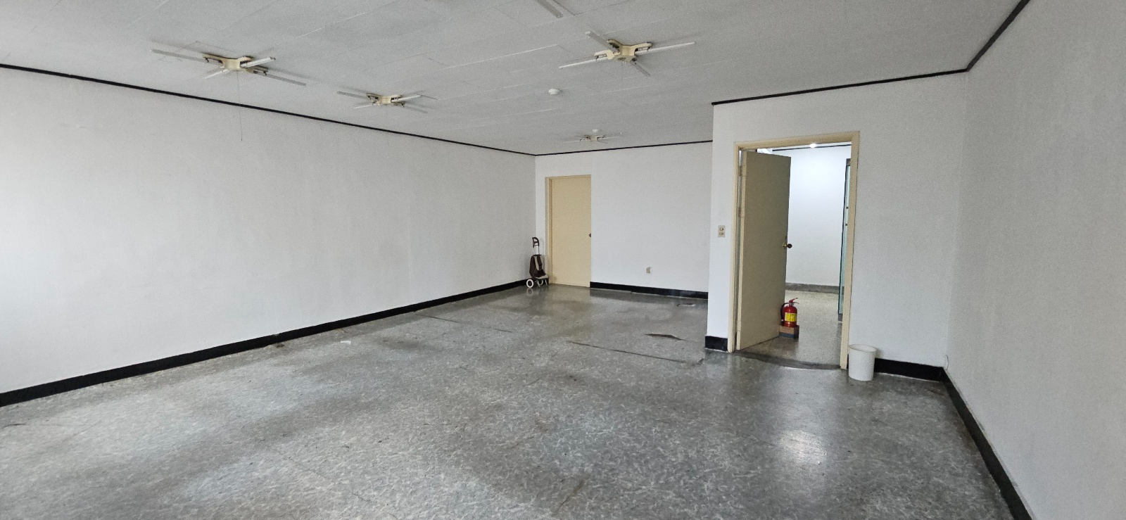 부산광역시 연제구 거제동 사무실 썸네일 3