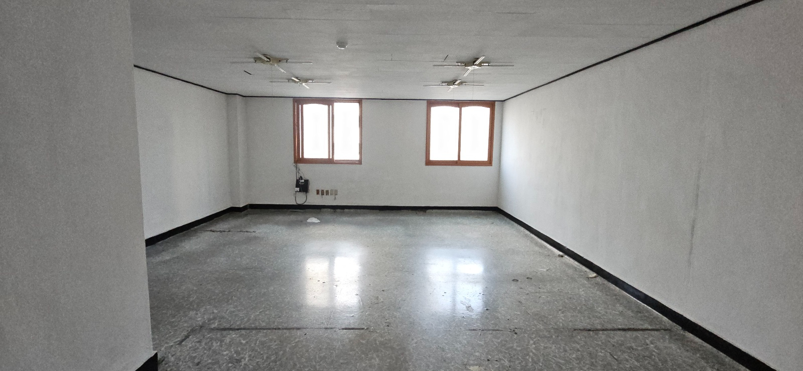 부산광역시 연제구 거제동 사무실 - 1