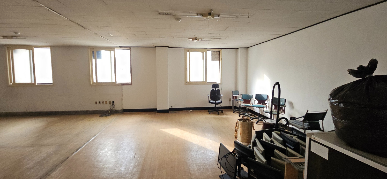 부산광역시 연제구 거제동 사무실 썸네일 2