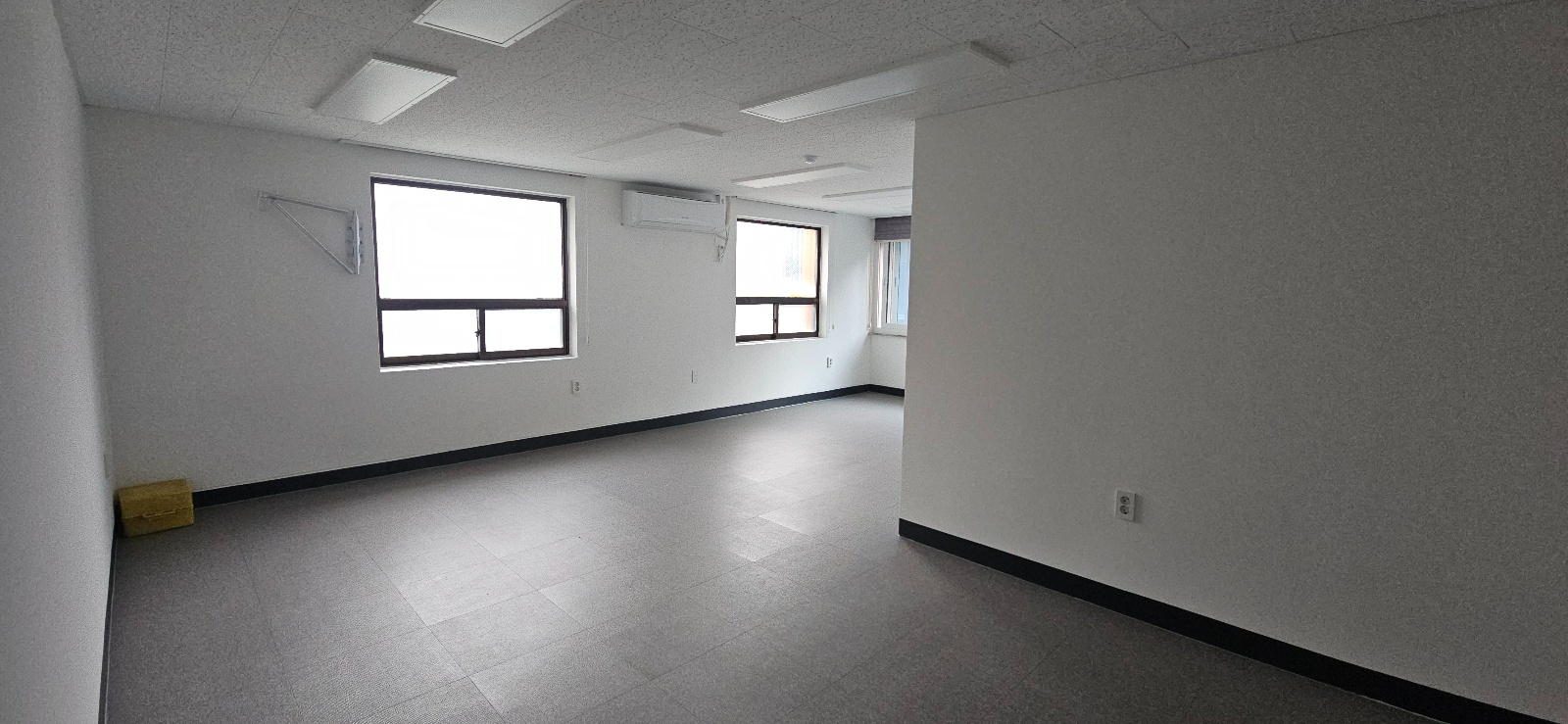 부산광역시 중구 중앙동4가 사무실 썸네일 3