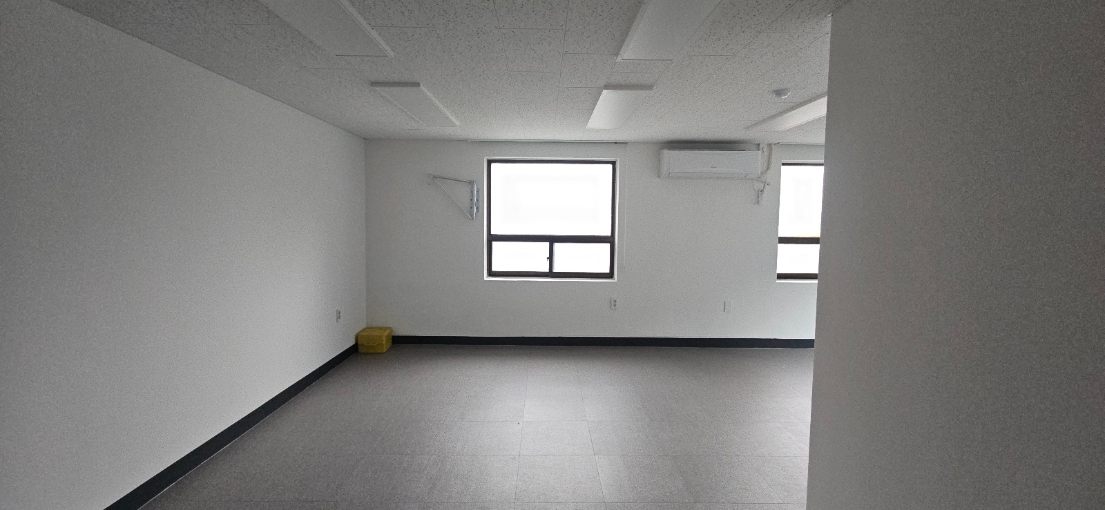 부산광역시 중구 중앙동4가 사무실 - 1