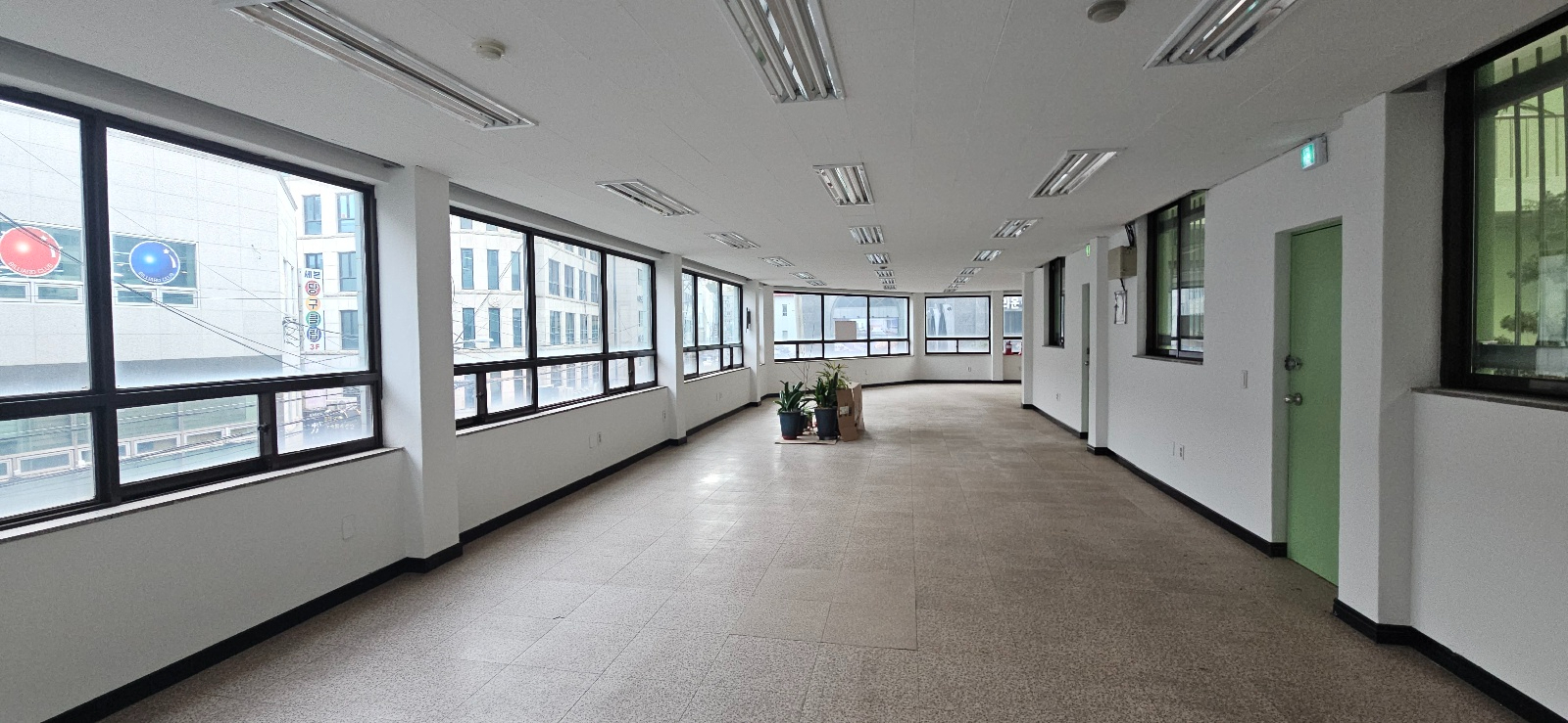 부산광역시 중구 중앙동4가 사무실 - 1