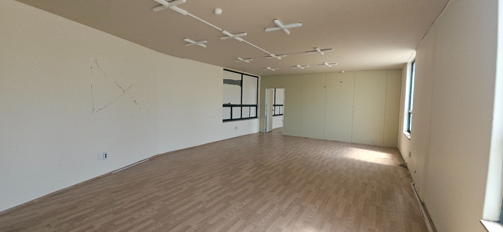 부산광역시 동래구 수안동 사무실 - 1