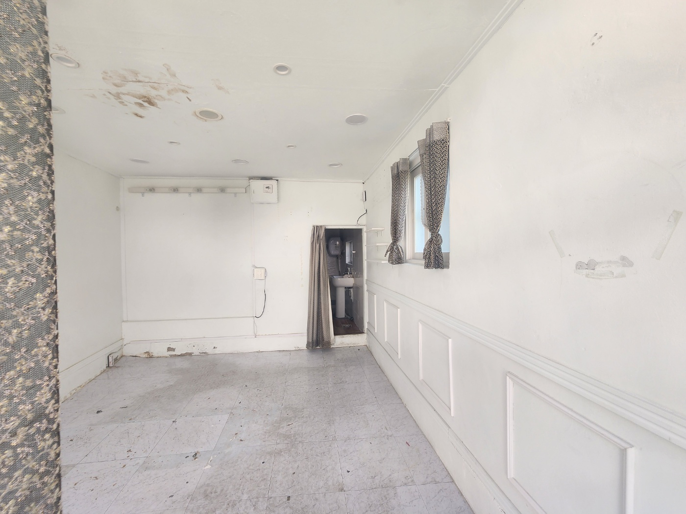 부산광역시 연제구 거제동 상가 - 1