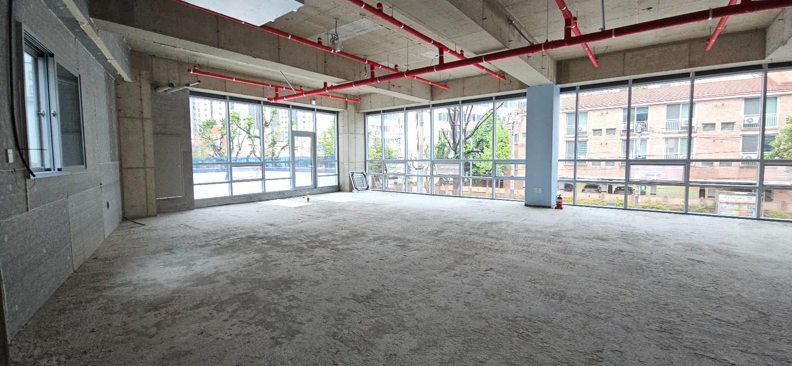 부산광역시 연제구 거제동 상가 - 1