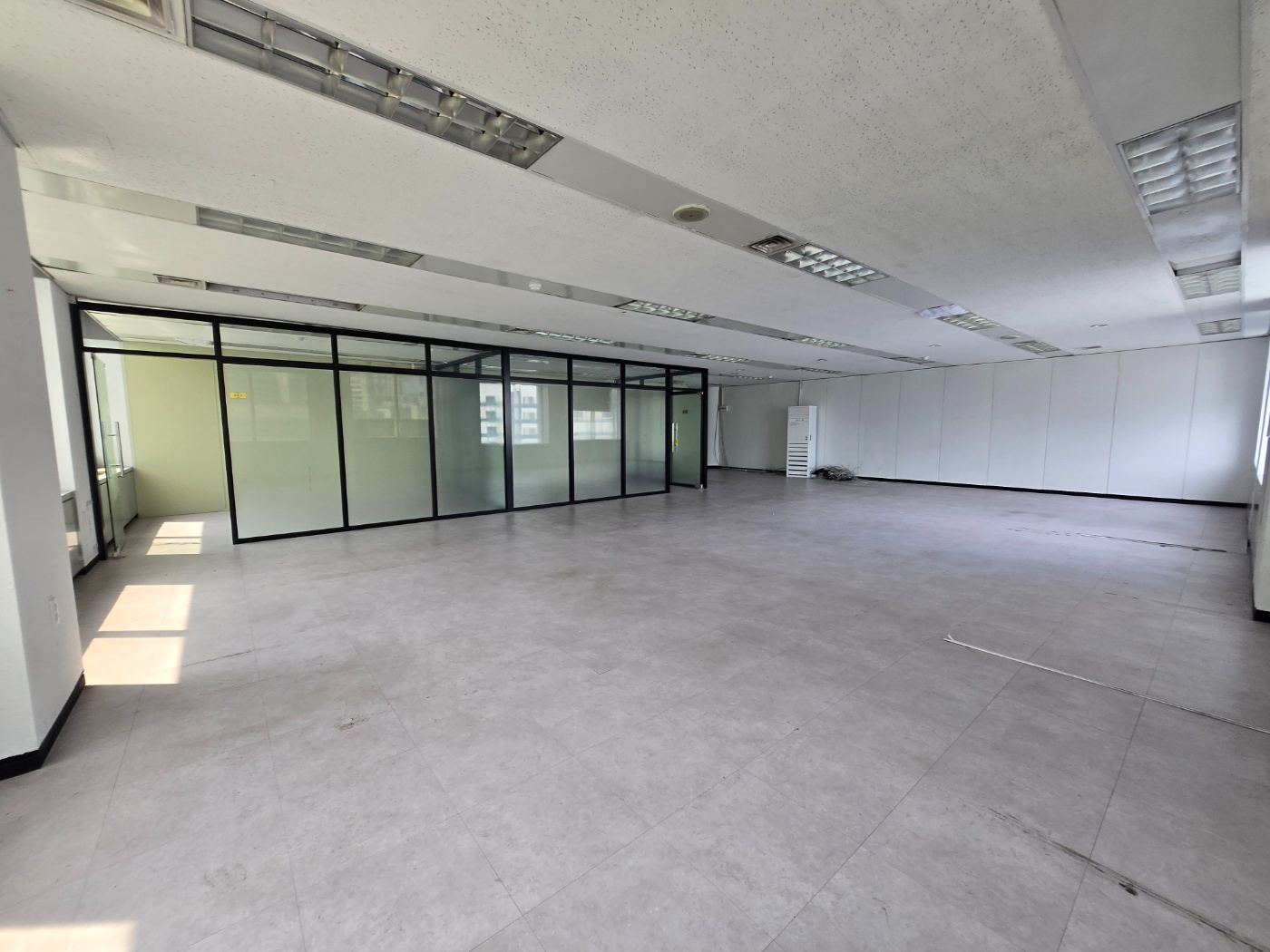 부산광역시 연제구 거제동 사무실 - 1