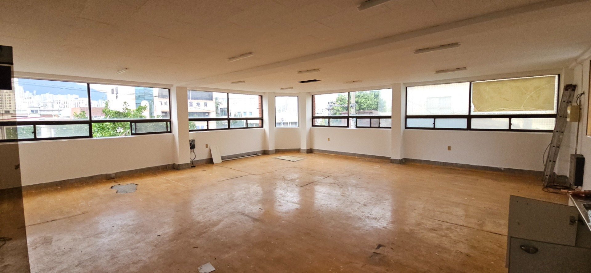 부산광역시 연제구 거제동 사무실 - 1